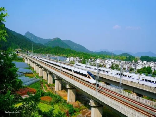 قطار شینکانسن در حال حرکت